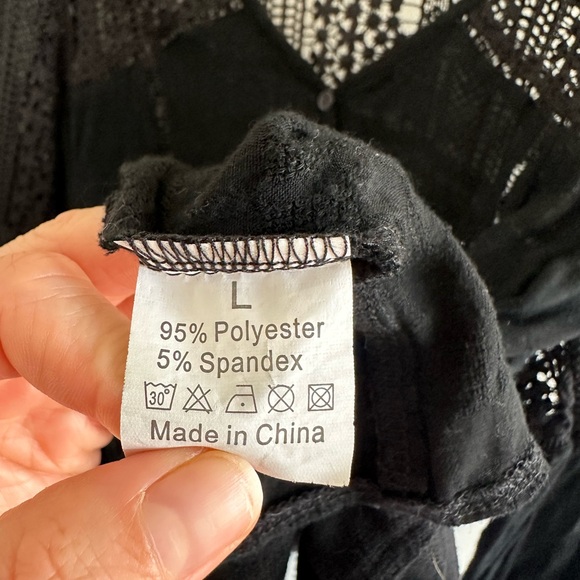 Farysays Women’s Top Lace CrochetV Neck Casual Loose Blouse - Picture 6 of 9